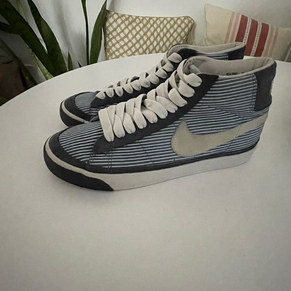 WMNS Nike Blazer Size 7 - Picture 2 of 13